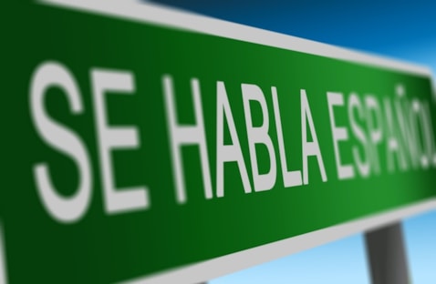 Se Habla Espanol sign